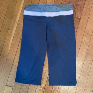 Gray/pink lululemon groove crop size 8